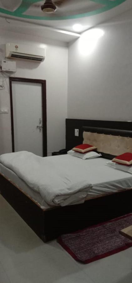 Jaya Palace Hotel By Wb Inn Dhaulpur Εξωτερικό φωτογραφία